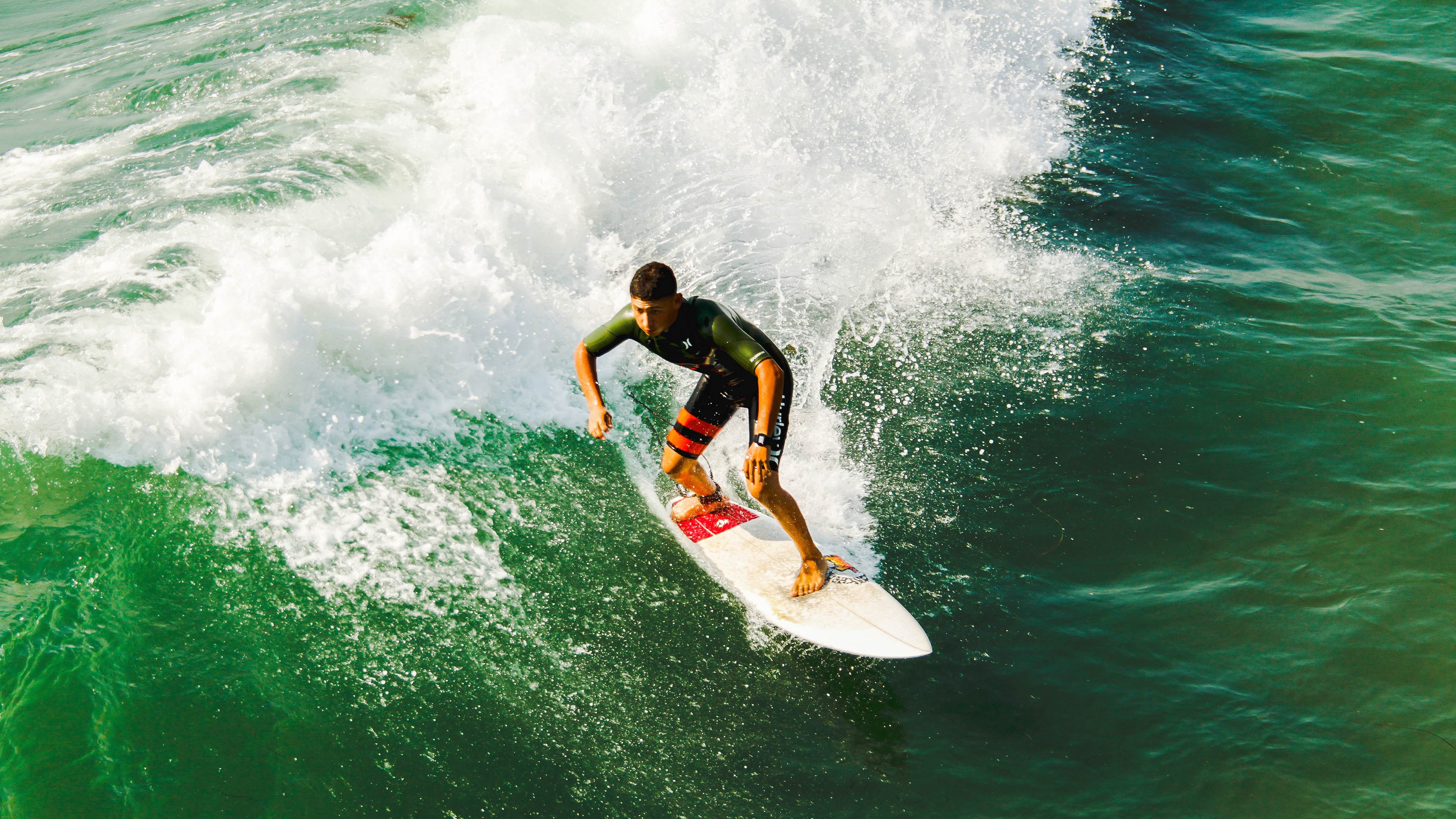 以足球为纽带的国际交流合作不断深化，提倡足球